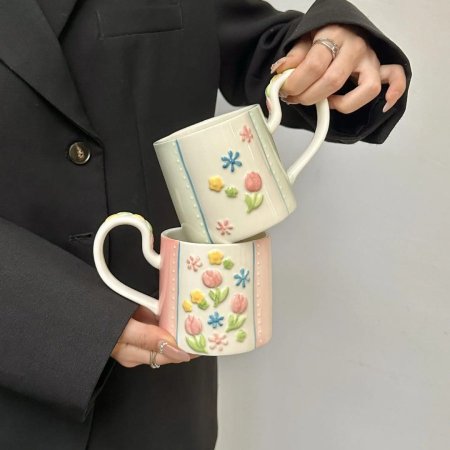 كوب كلاسيك يد مميزو نقشات ورد 3D